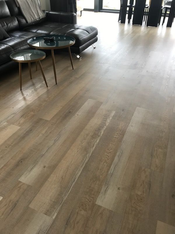 Pose de sol PVC effet parquet vieilli