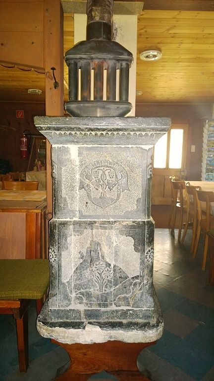 Giltsteinofen im alten Saal