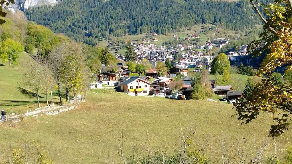 Weiler Birchen, im Hintergrund Leukerbad