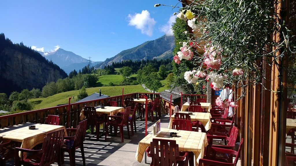 Terasse mit Blick Richtung Rhonetal