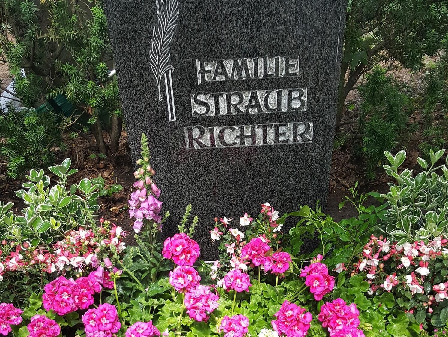 Gärtnerei Rogner-Bär • Grabanlagen