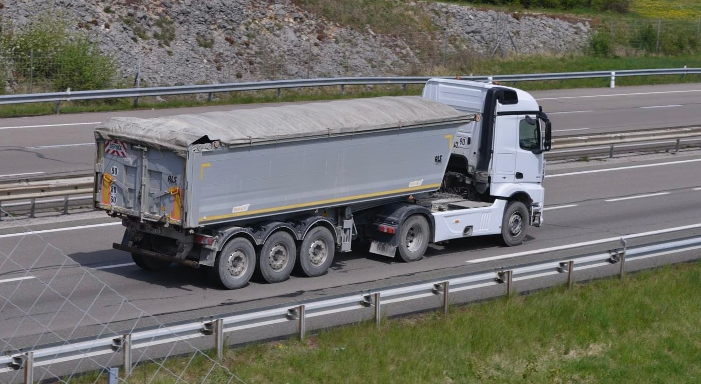 Camion benne vue d'en haut