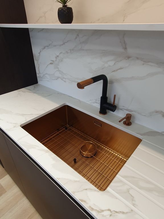 Évier de cuisine avec grille