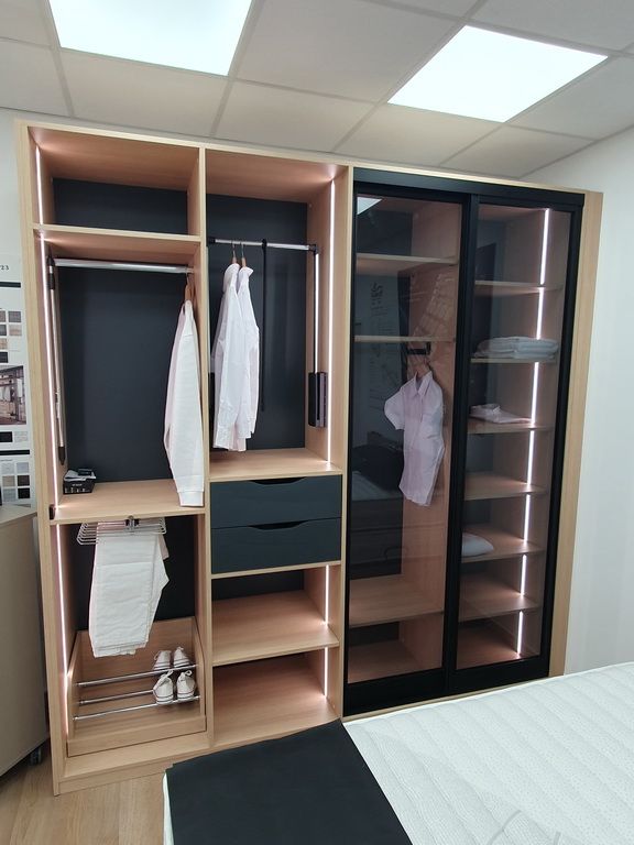 Dressing sur mesure avec porte vitrée
