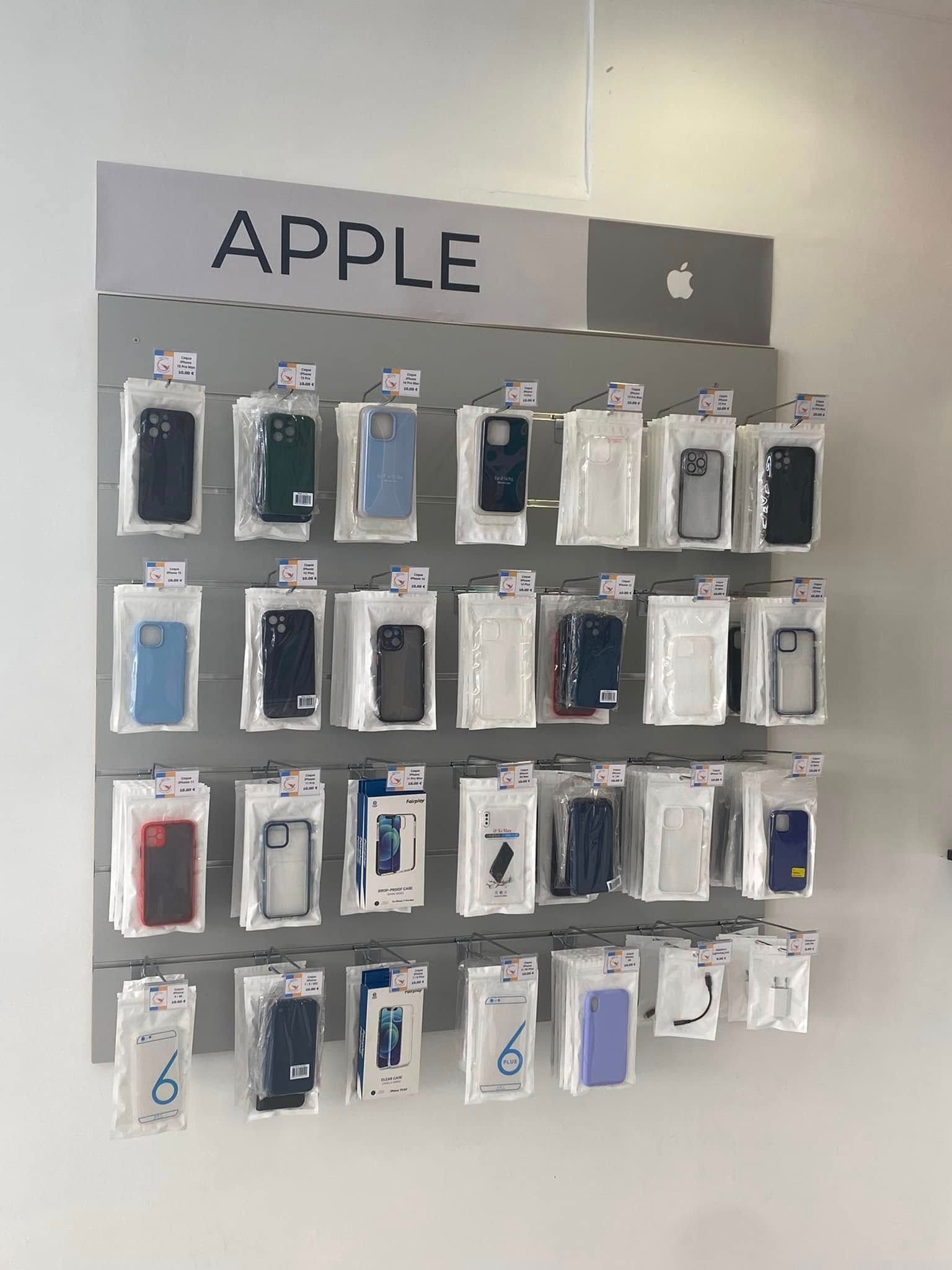 Des coques de téléphone.