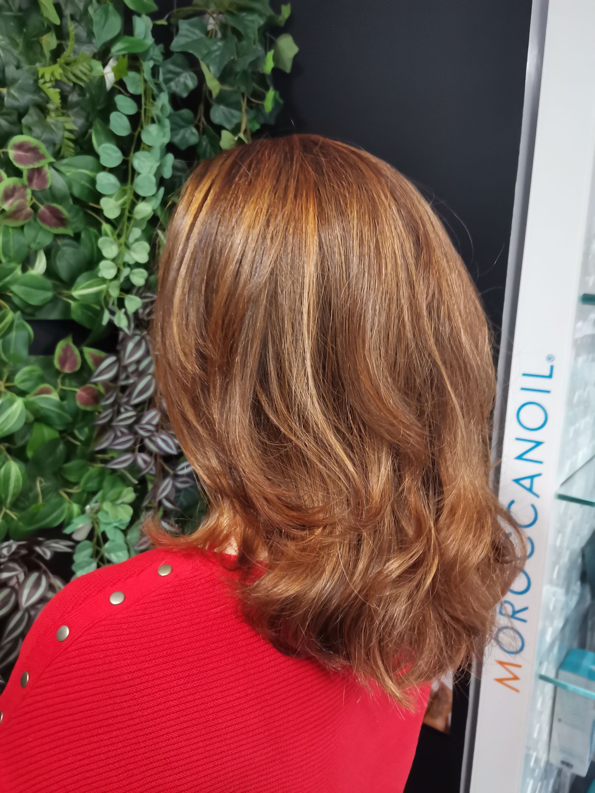 Femme brune avec un carré long