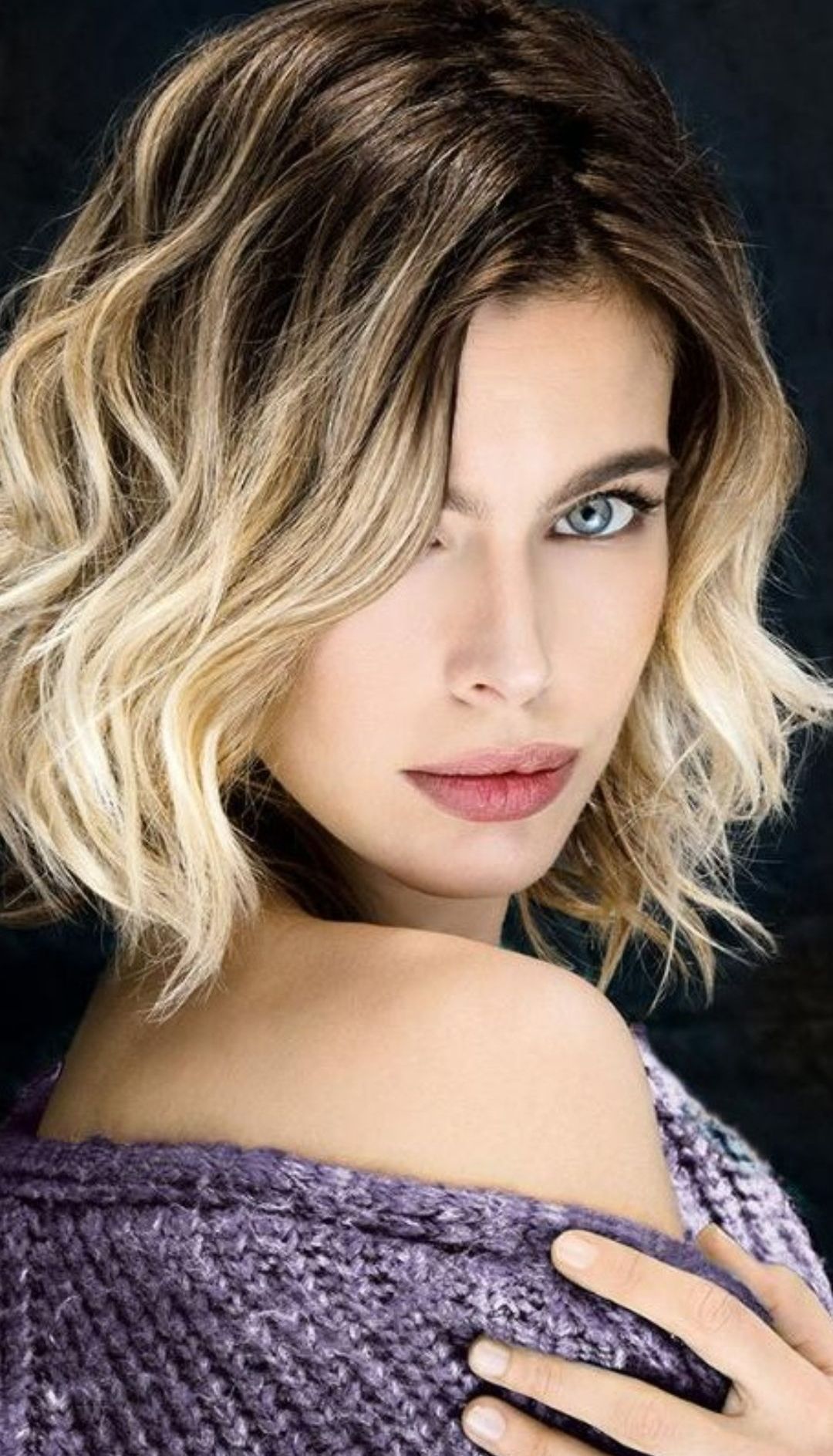 Femme blonde avec un carré