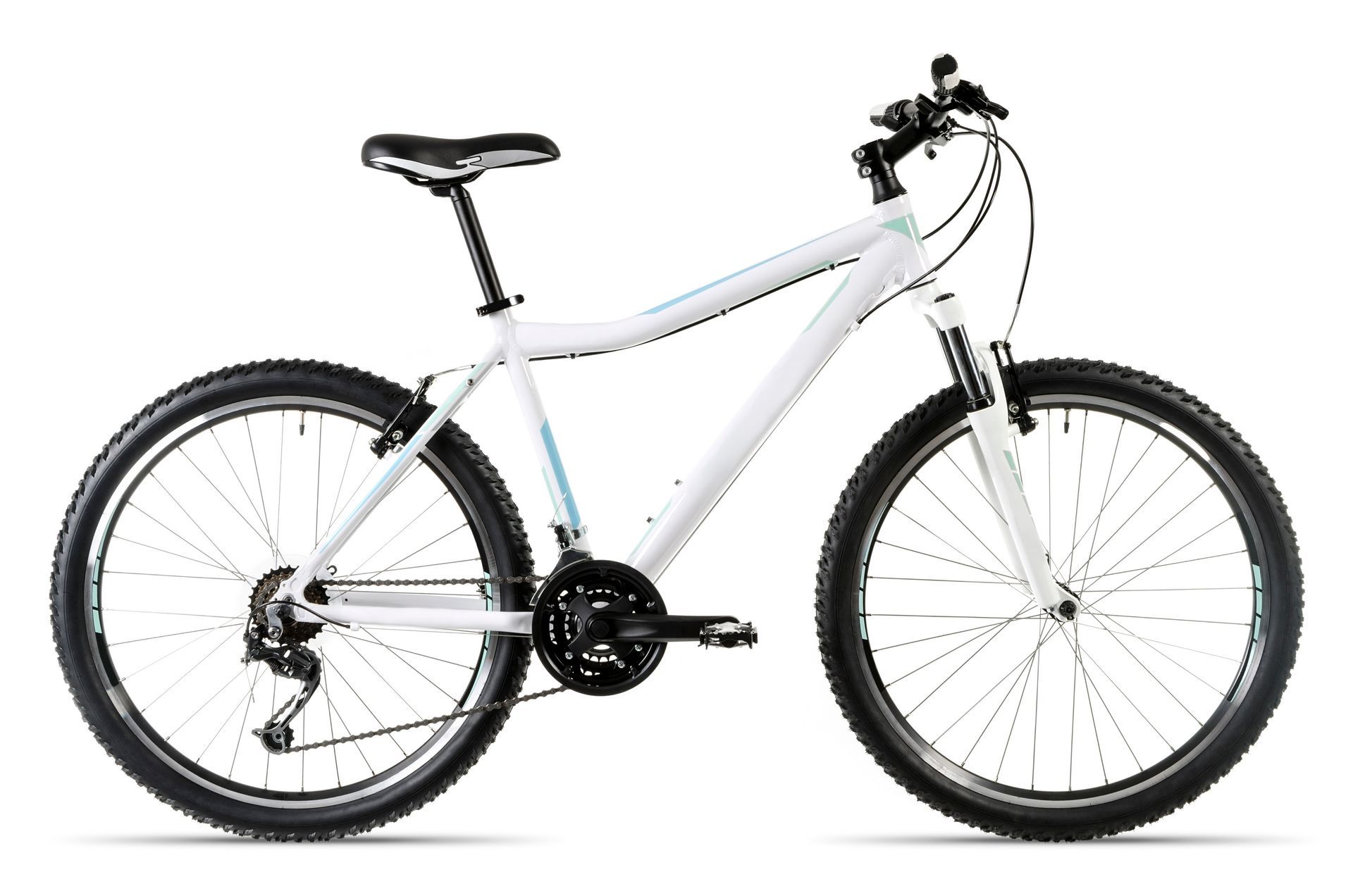 Ein weißes Mountainbike mit schwarzen Reifen auf weißem Hintergrund.