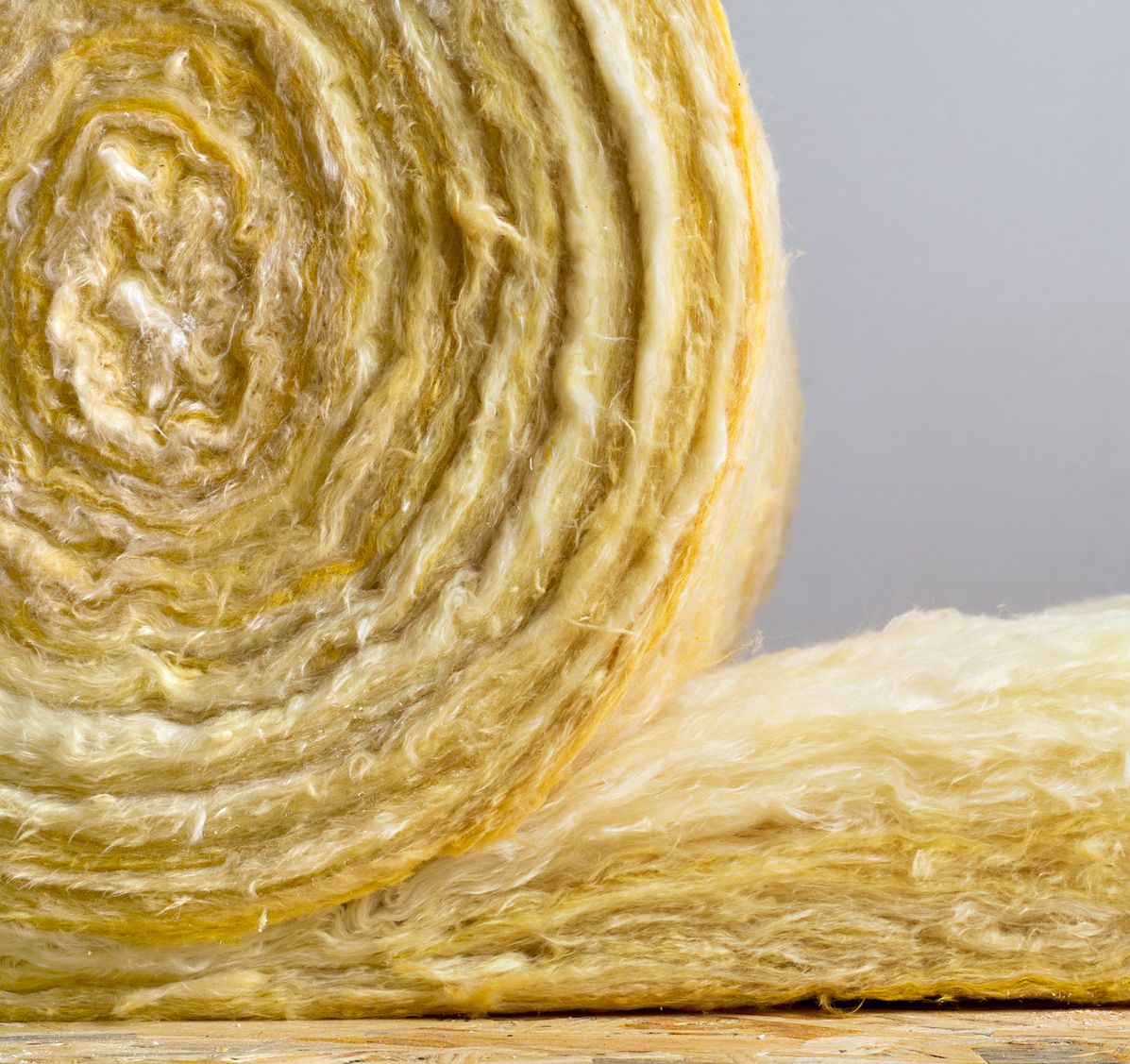 Un rouleau de laine minérale.