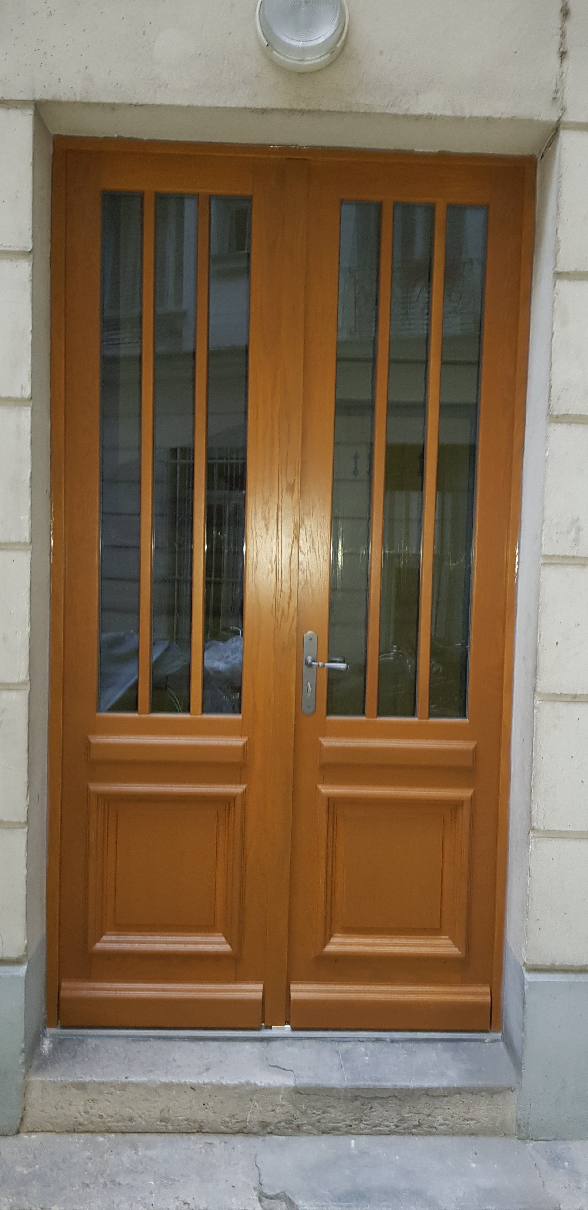 Porte double en chêne, finition vernis