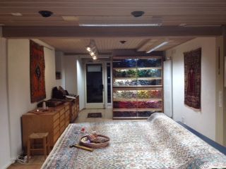 Atelier Innenbereich - Grau Orientteppich-Restaurationen in Richterswil - Claudia Grau 1