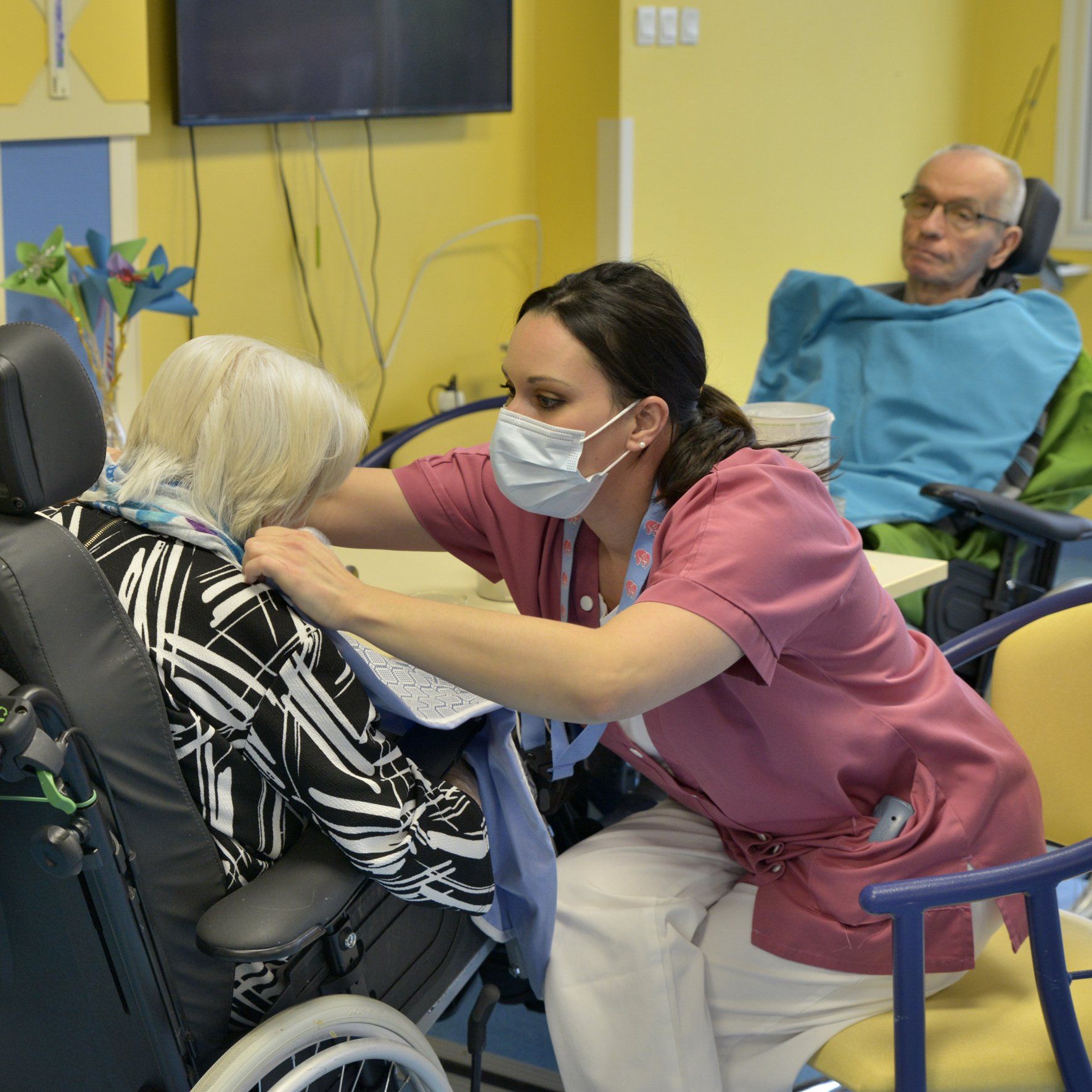 Mme Meryl Olousouzian 