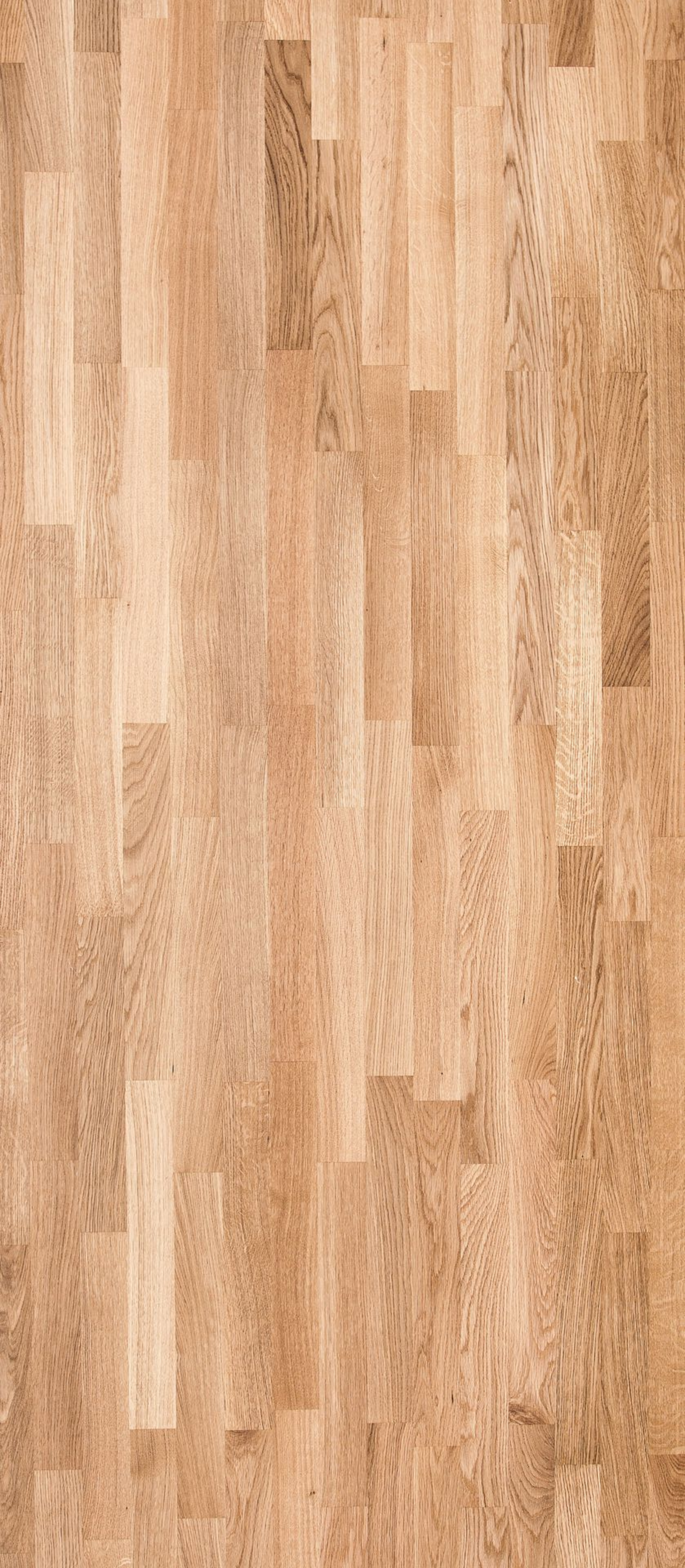 Parquet en bois avec planches marron clair.