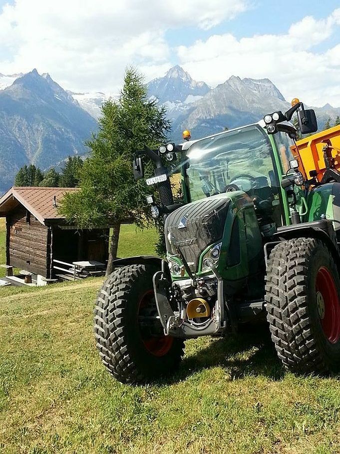 Traktor - TerraTech Zenhäusern GmbH - Visp