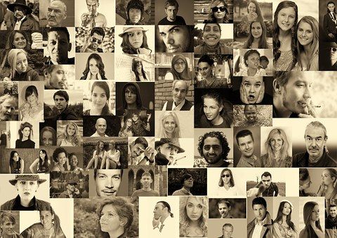 Un collage de fotografías en blanco y negro de caras de personas.