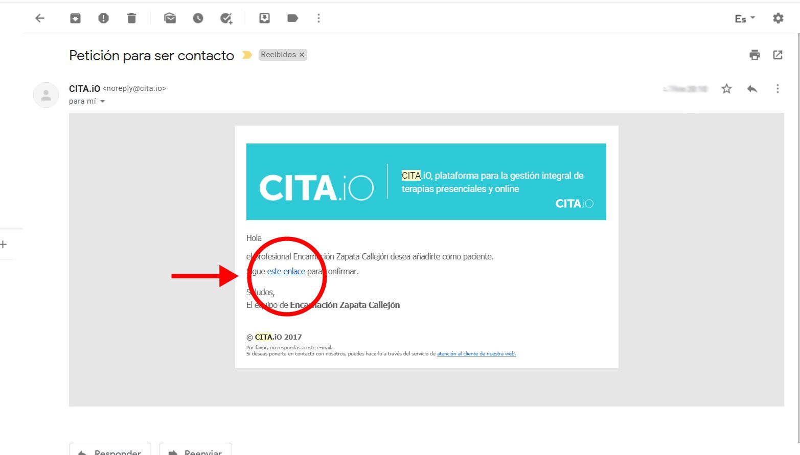 Una captura de pantalla de un correo electrónico de Gmail con una flecha roja que apunta a la palabra cita.