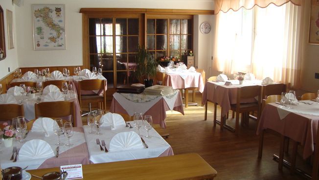 Schwyzerstübli Saal für Bankette - Restaurant National La Favorita in Ostermundigen 2
