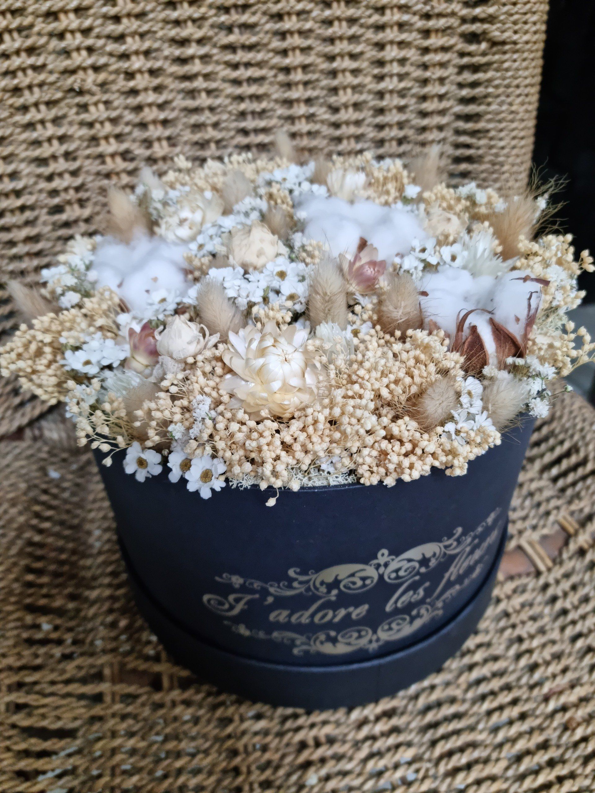 Création de fleurs séchées blanches