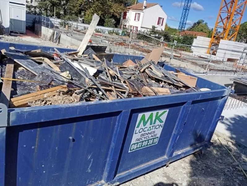 Gestion des déchets avec une benne DIB
