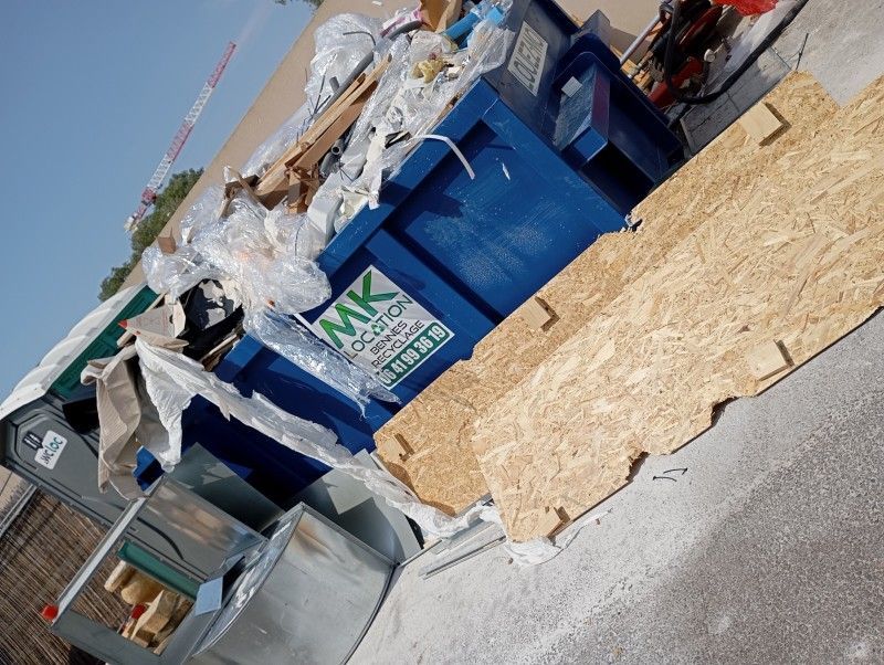 Déchets dans une benne