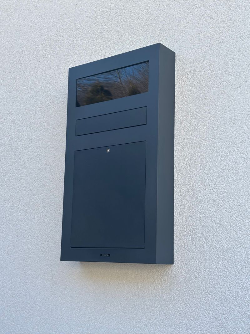 Unterputz-Briefkasten Aufputz-Briefkasten 1-Familien von ERCOTEH mit Videosprechanlage in Anthrazit RAL 7016 Edelstahl, beleuchtete Straße und Hausnummer mit eingebauter Kamera und Klingel Fingerprint Codeschloss und keypad Türsprechanlage von Gira System 106, Siedle, Loxone, 2N, HIKVISION Videosprechanlage maßanfertigung nach kundenwunsch aufputz briefkasten designer premium ercoteh briefkastenmanufaktur made in germany set 2009