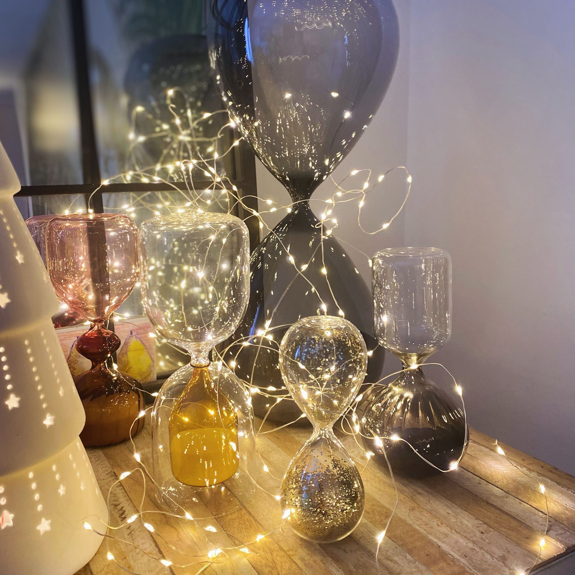 Sabliers avec guirlandes lumineuses