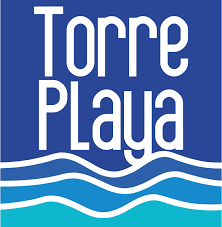 Logotipo: “Torre Playa” en texto blanco sobre fondo azul, con ondas estilizadas azules y turquesas en la parte inferior.