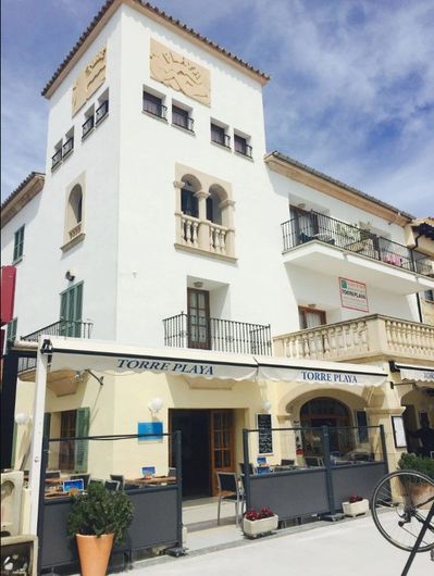 Edificio blanco, restaurante