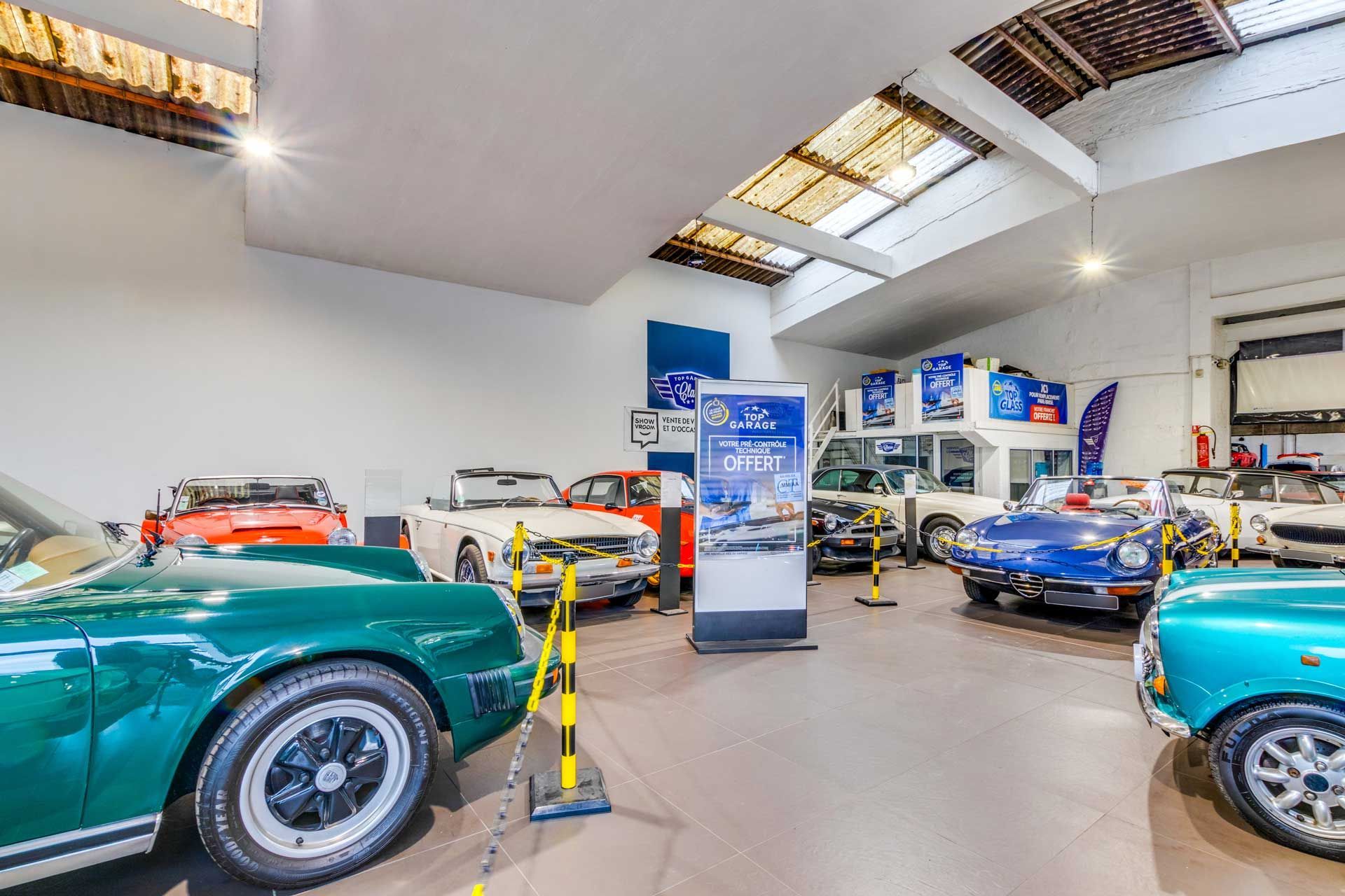 Des voitures de collection exposées dans le Garage Catteau Top Garage