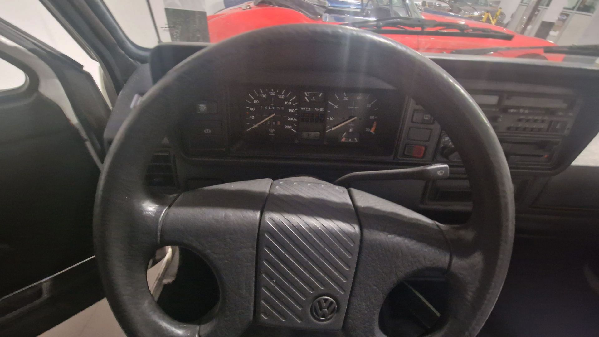 Volkswagen Golf cabriolet GLI vue intérieure sur le tableau de bord