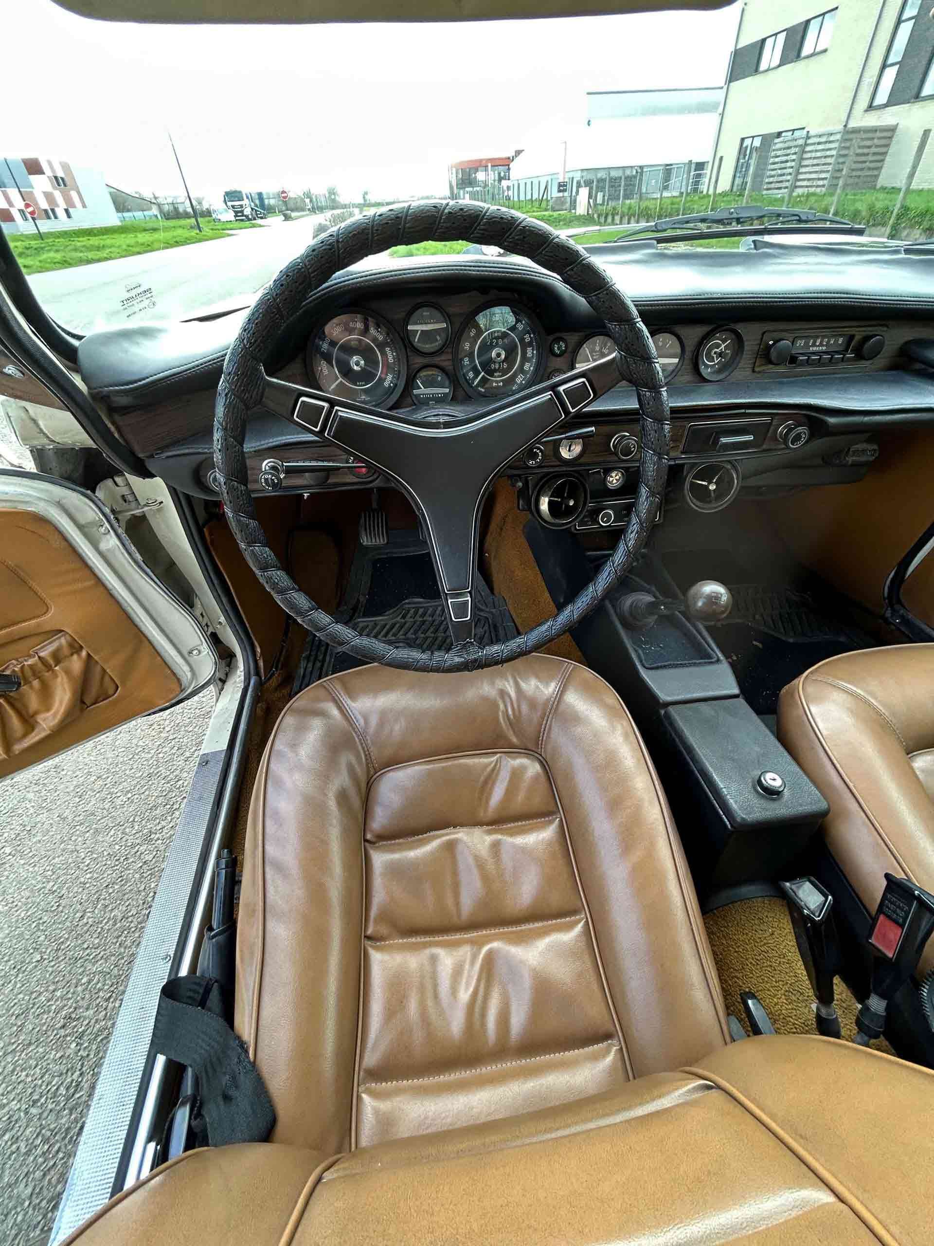 Volvo P1800 ES 2.0 vue intérieur