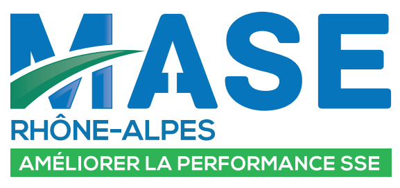 Logo MASE : Texte bleu et flèche pointant vers le haut, arc vert et blanc. Bannière verte, texte « AMÉLIORER LA PERFORMANCE SSE ».