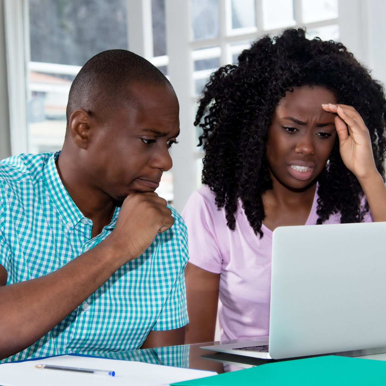 Couple en difficultés financières