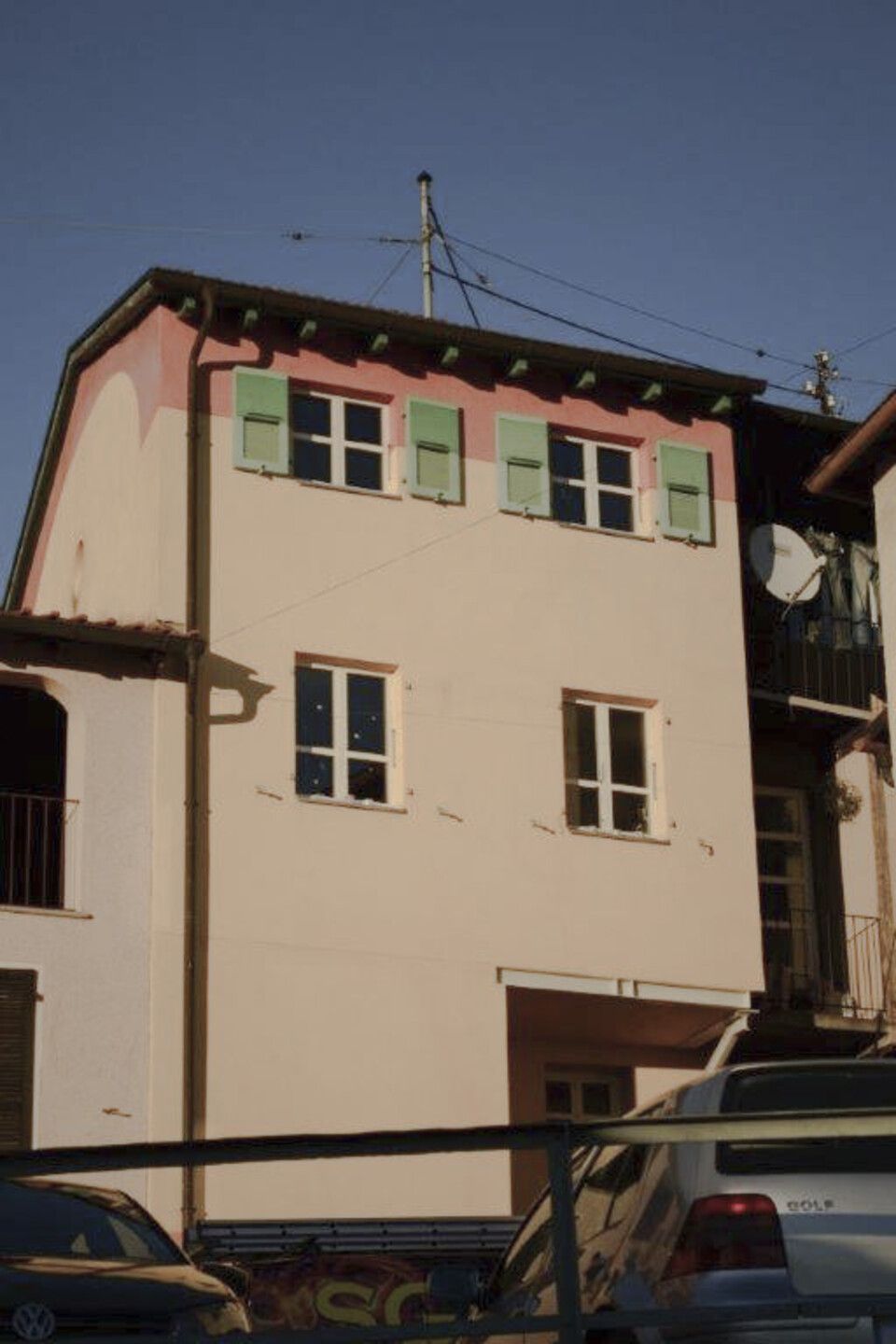 facciata di edificio a uso abitativo restaurata