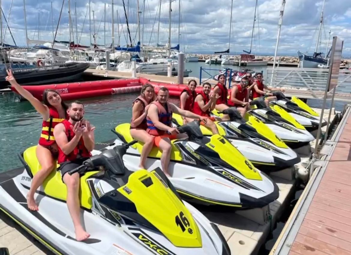 Personnes sur des Jet-Skis