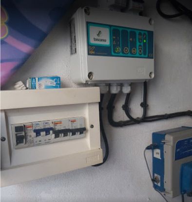 Una caja que tiene la palabra tucare en ella