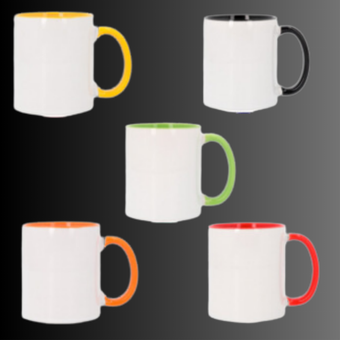 Cinco tazas de café de diferentes colores sobre un fondo negro