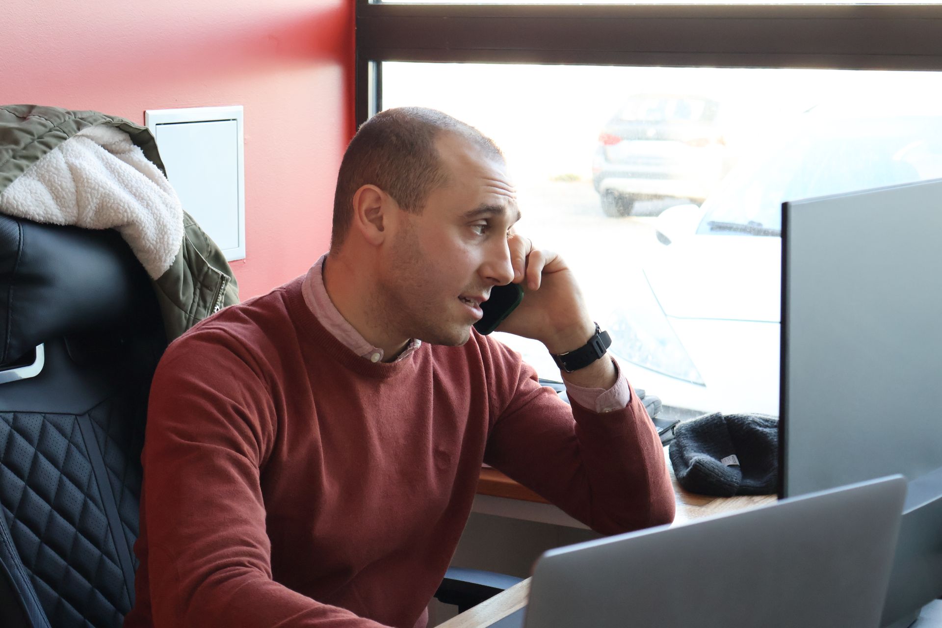 Jean-Philippe Marti au téléphone