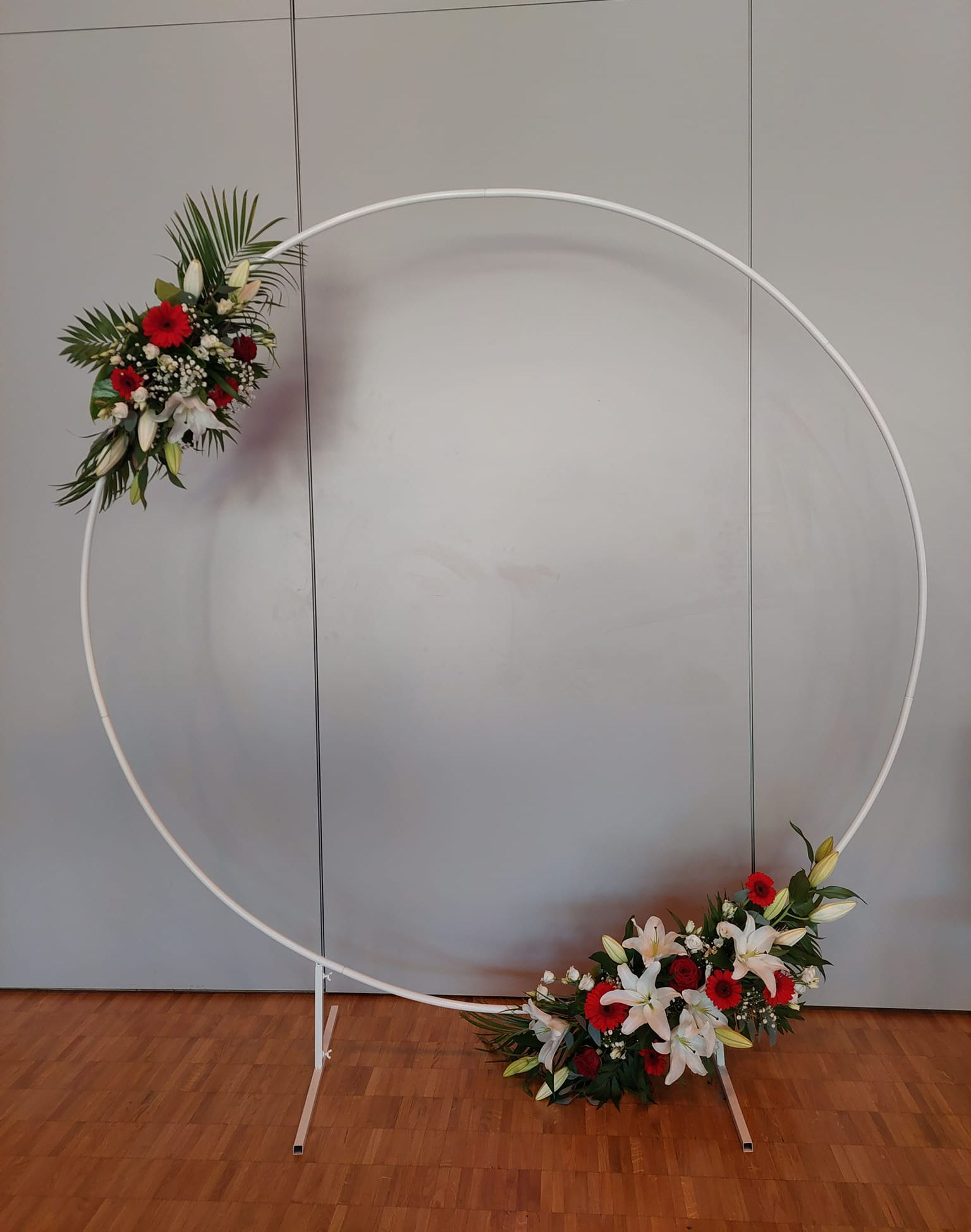 Cercle floral pour la décoration de salle