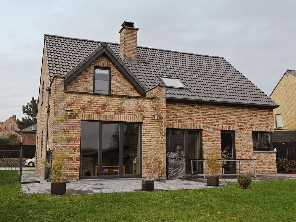 Maison avec des murs en brique