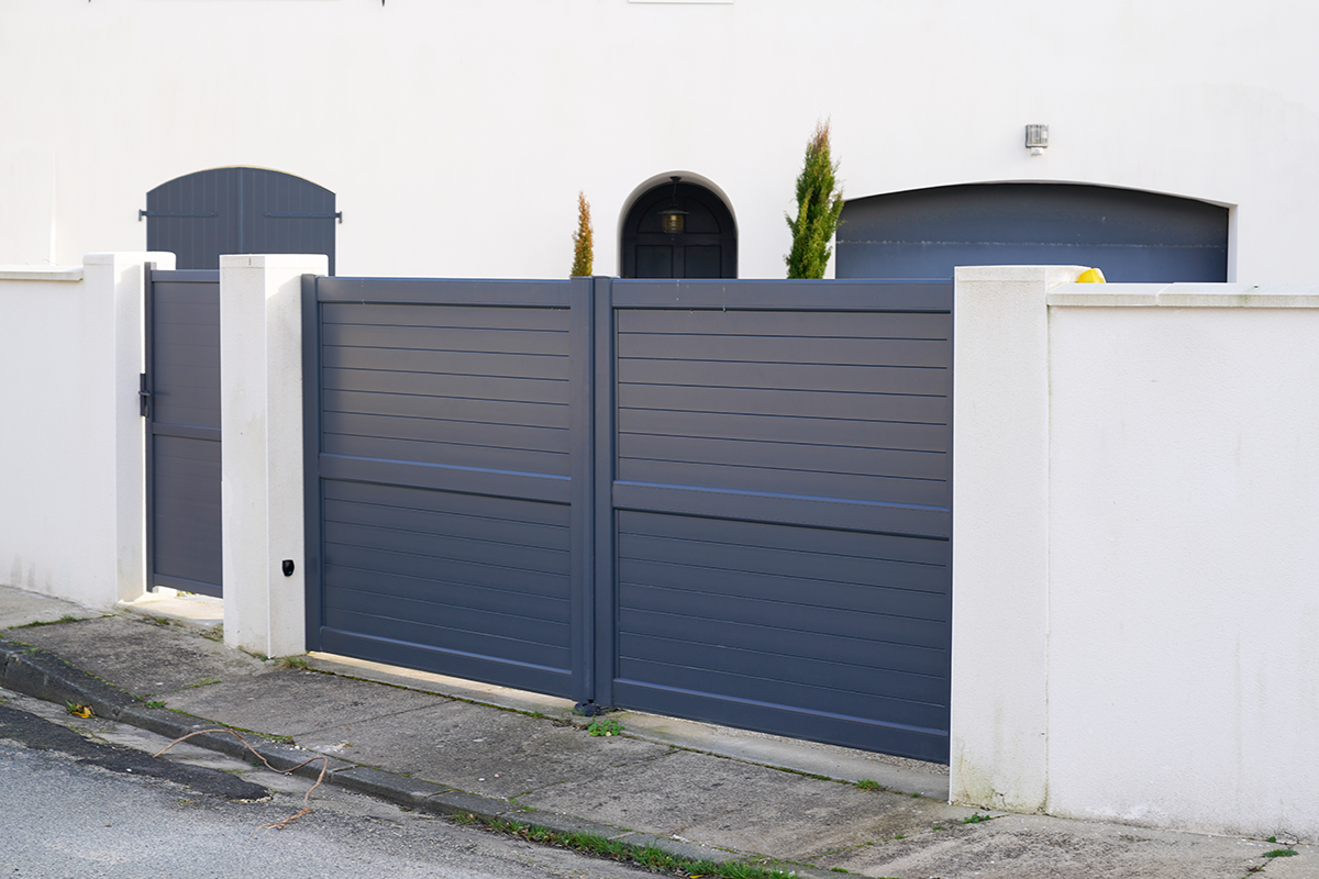 Portail à battants en aluminium anthracite