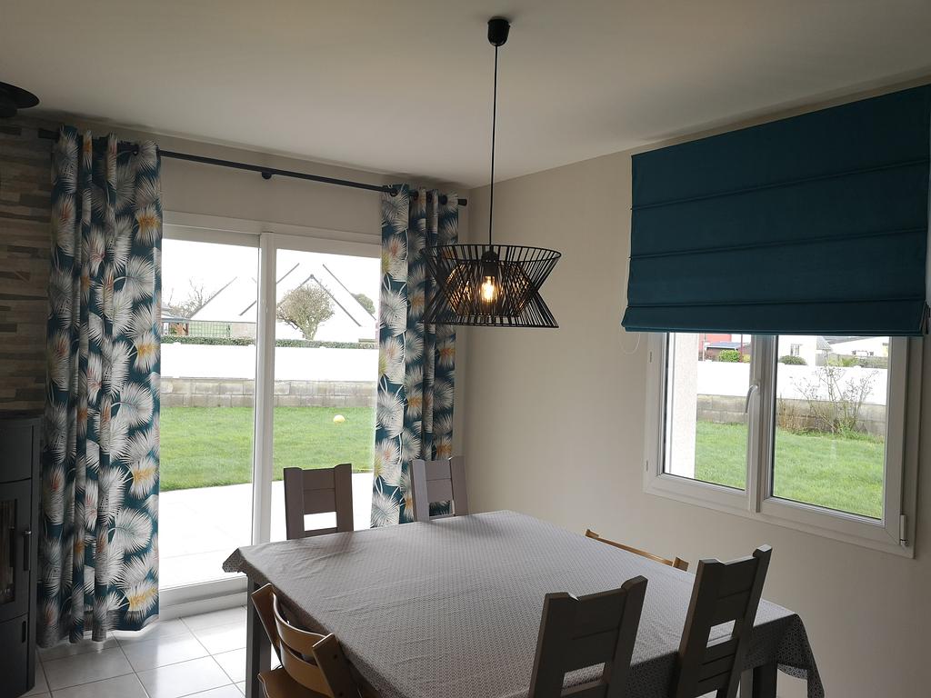 Store bateau doublé à motifs feuillus