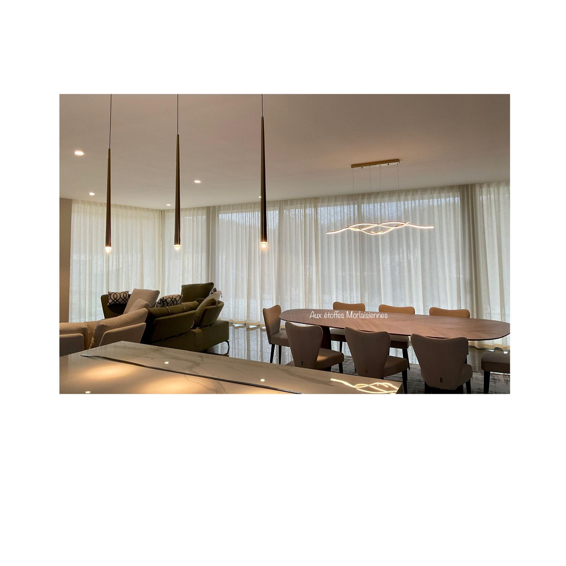 Rideaux sur mesure dans une pièce de vie