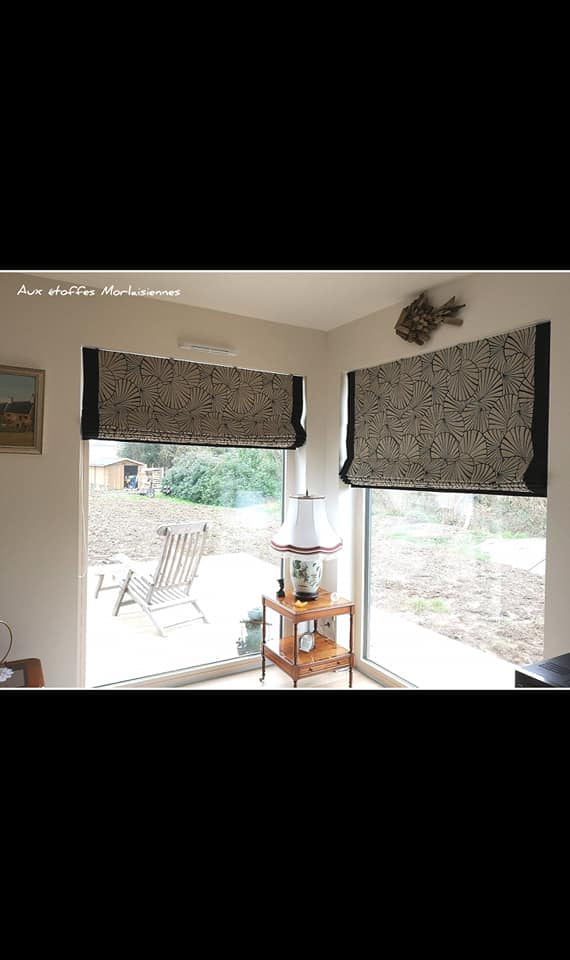 Rideaux occultant en tissu jaune à motif floral