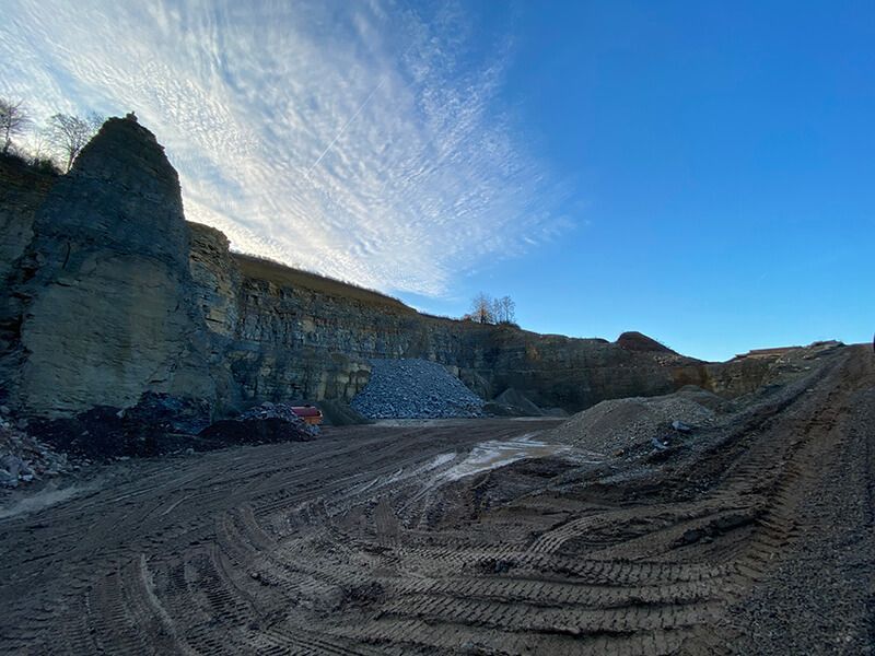 Beuschlein Transportbeton GmbH & Co.KG, 97236 Randersacker, Transportbeton, Entsorgung, Containerdienst, Recycling Baustoffe, Sand - Splitt, Zwischenlagerung, Erdbau, Abbruch, Rückbau, Schwertransporte