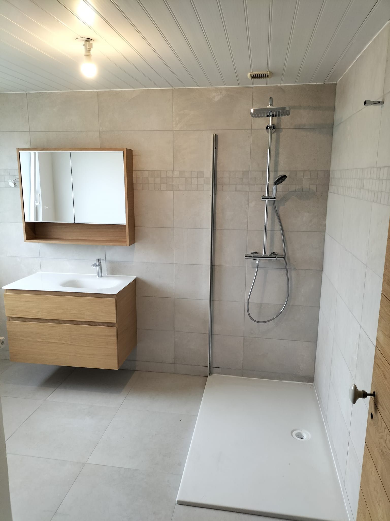 Salle de bains carrelée