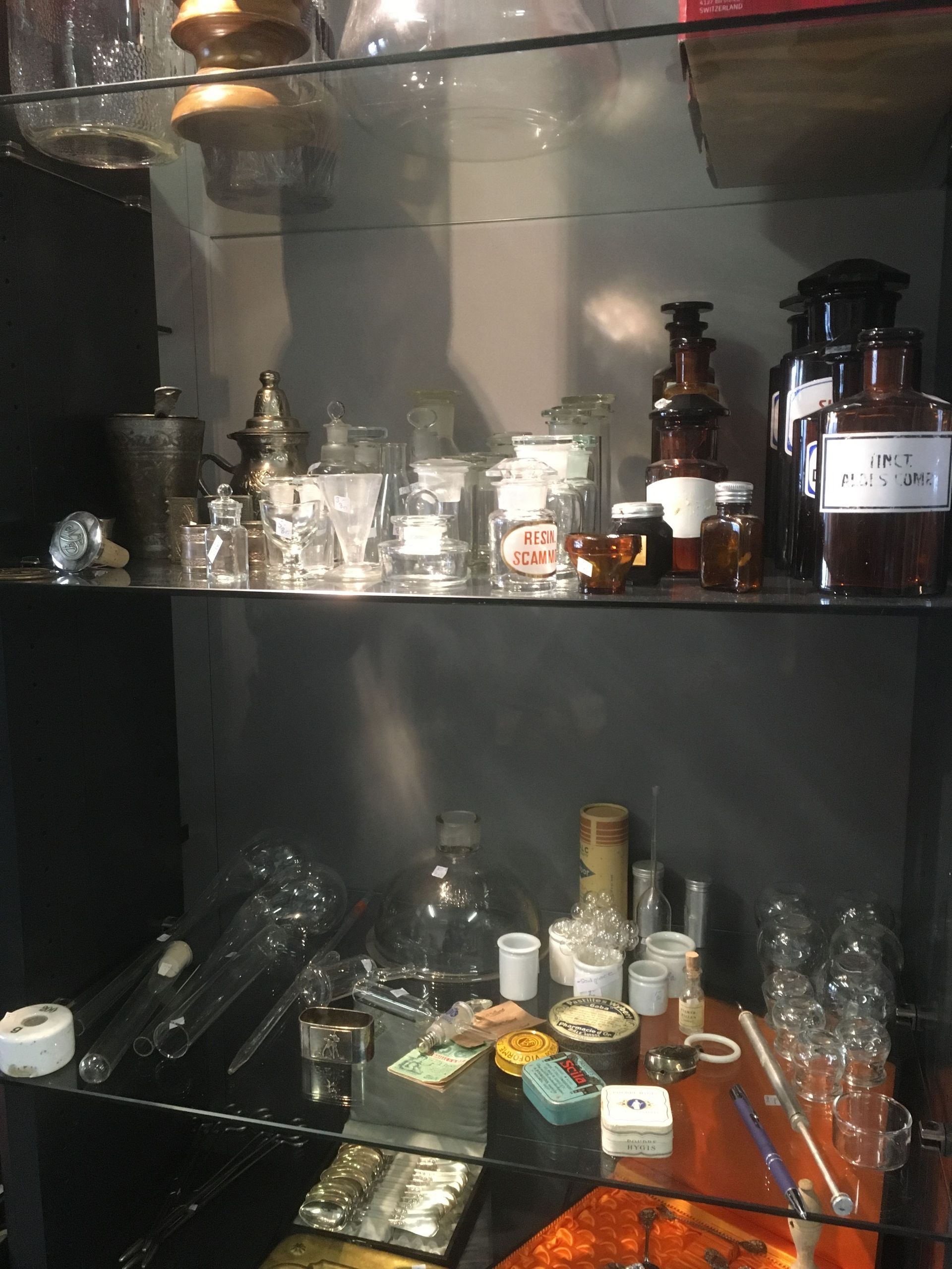 Bibelots - Déco - Vaisselle - Brocante - Meubles Alaska - La Brévine