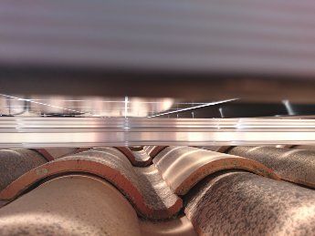 Zoom Panneau solaire sur un toit en tuile