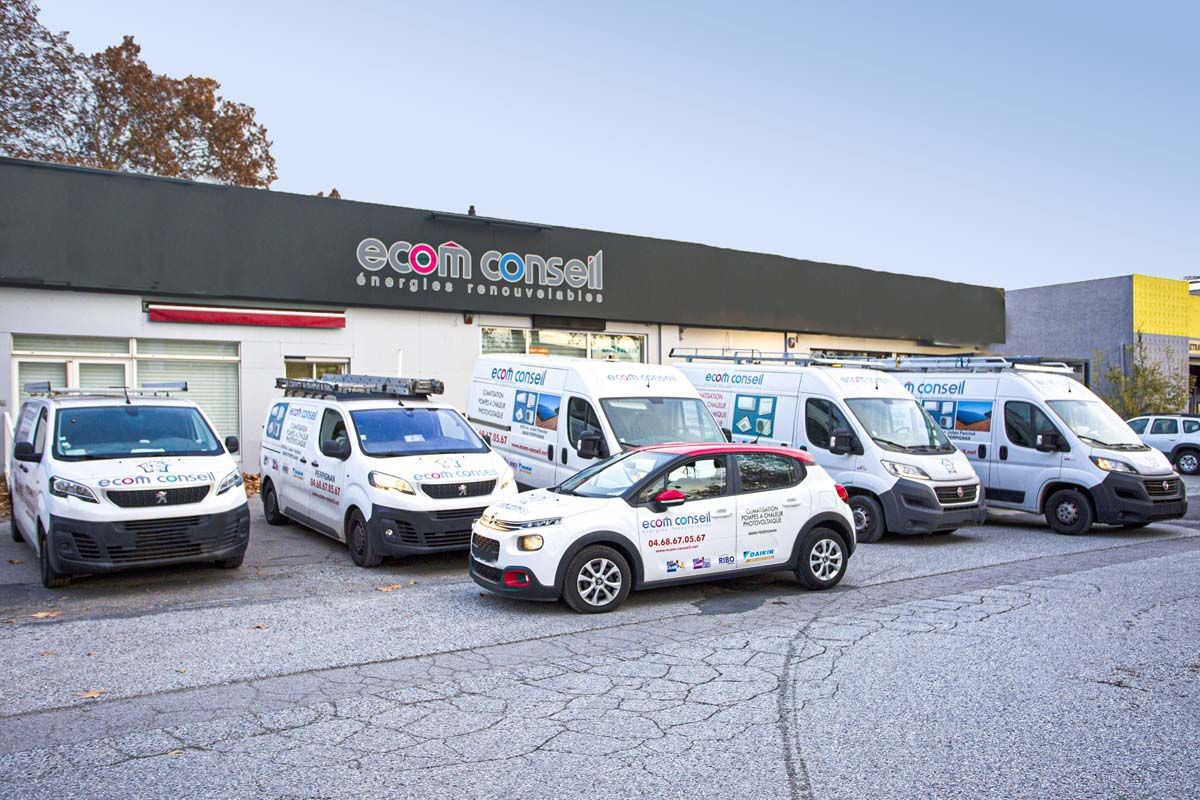 Flotte de véhicule devant l'entreprise