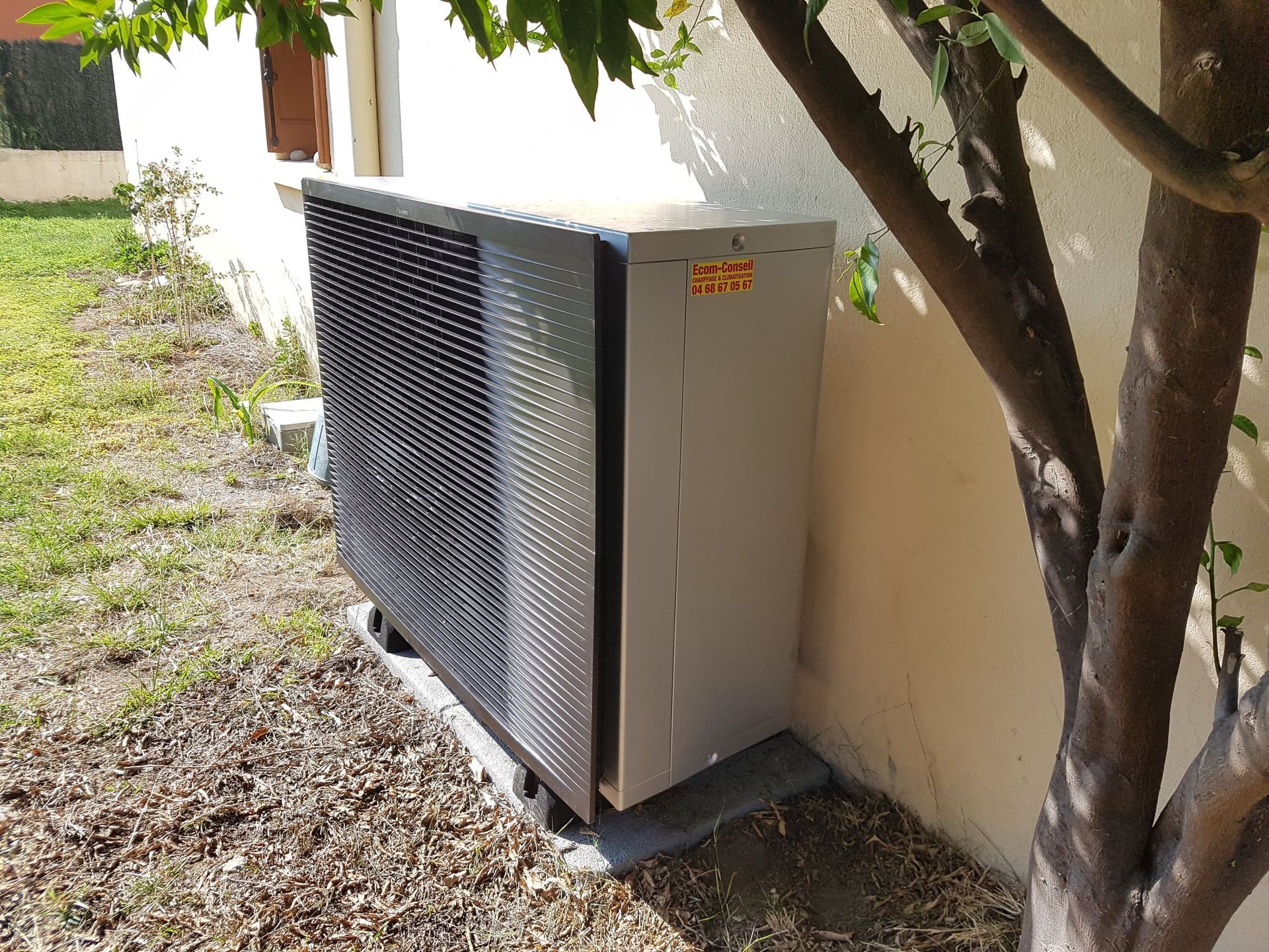 Unité extérieure Daikin à face blanche